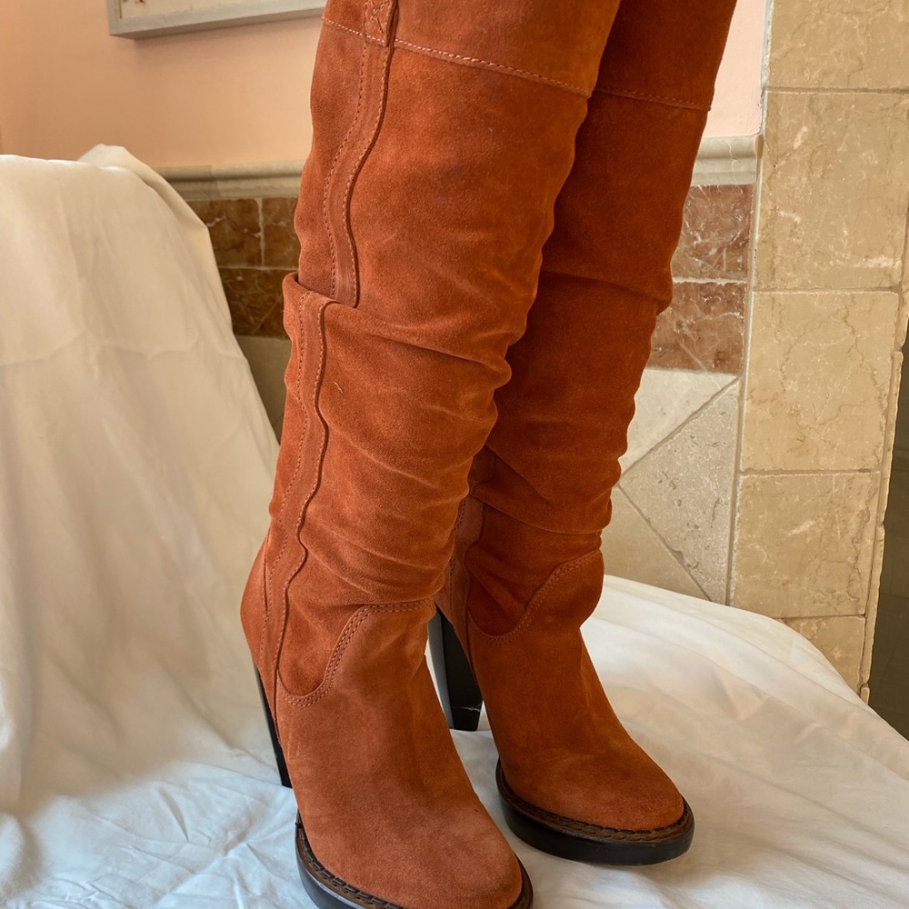 Michal Kors suede boots